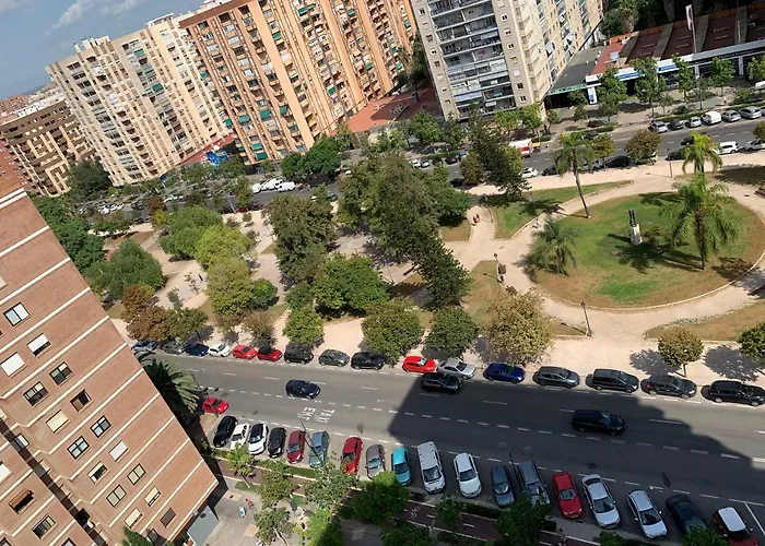 Habitacion Con Cama Individual, Piso Compartido En Avenida Blasco Ibanez