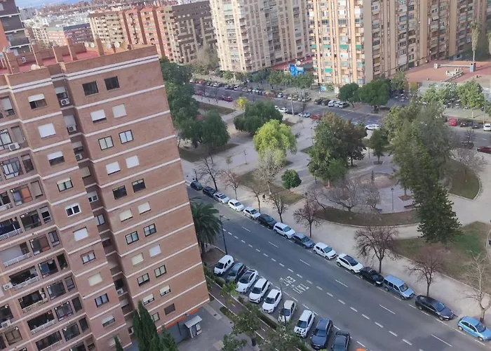 Habitacion Con Cama Individual, Piso Compartido En Avenida Blasco Ibanez