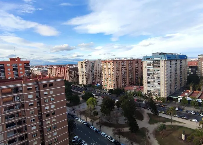 Habitacion Con Cama Individual, Piso Compartido En Avenida Blasco Ibanez